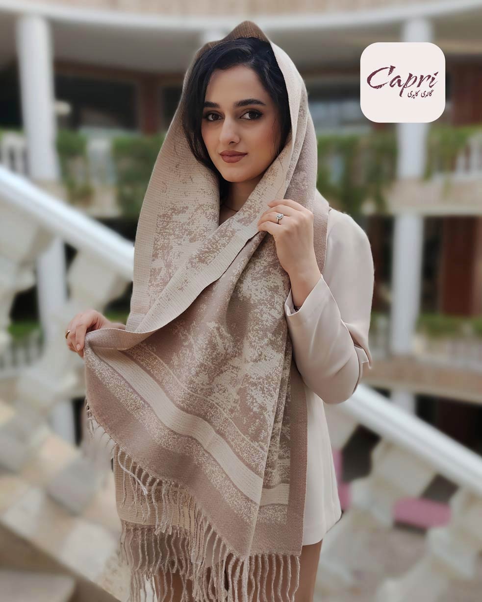 شال موهر دیور جنگل وارداتی با طرح خاص، بافت گرم و کیفیت عالی؛ انتخابی شیک و لاکچری برای پاییز و زمستان. مناسب خرید از گالری کاپری.