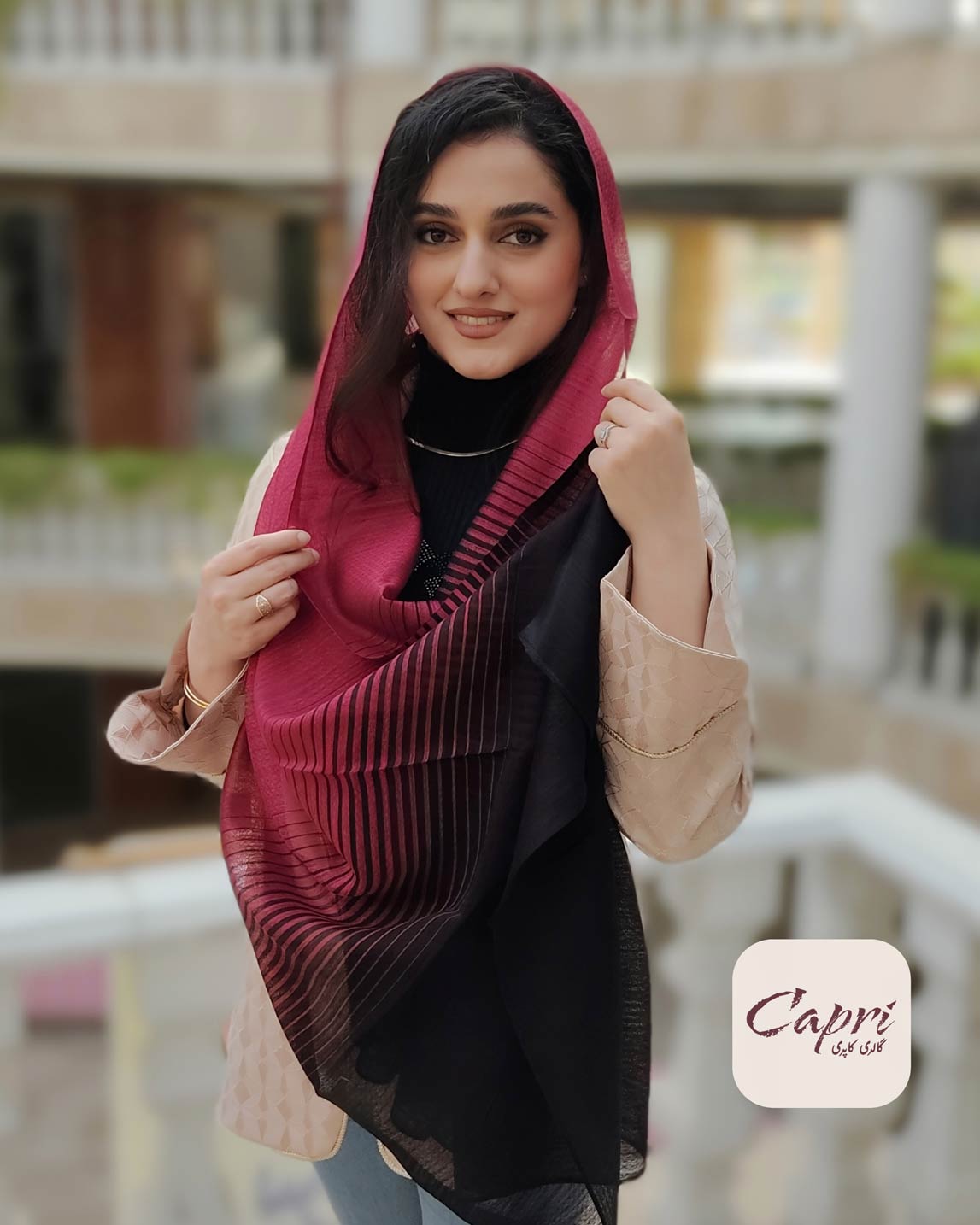 شال ابریشم ویسکوز مجلسی با بافت نرم، لخت و سبک و طراحی گرادیانی شیک؛ مناسب مهمانی‌ها، مراسم و استایل‌های رسمی. خرید شال وارداتی با کیفیت عالی از گالری کاپری.