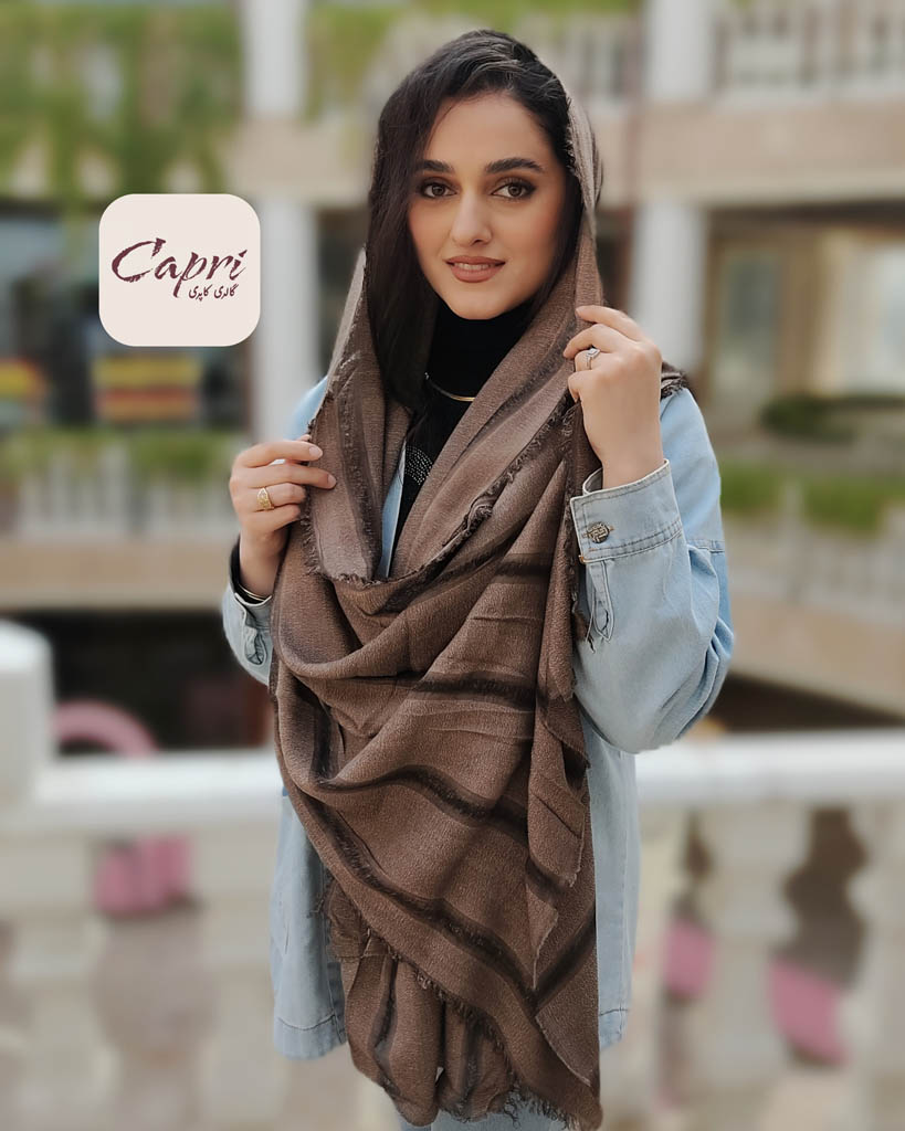 شال پاییزه کنفی زاپ‌دار دورریش با بافت خاص و کیفیت بالا، مناسب استایل پاییزه و استفاده روزمره. خرید شال‌های خاص و ترندی از گالری کاپری.