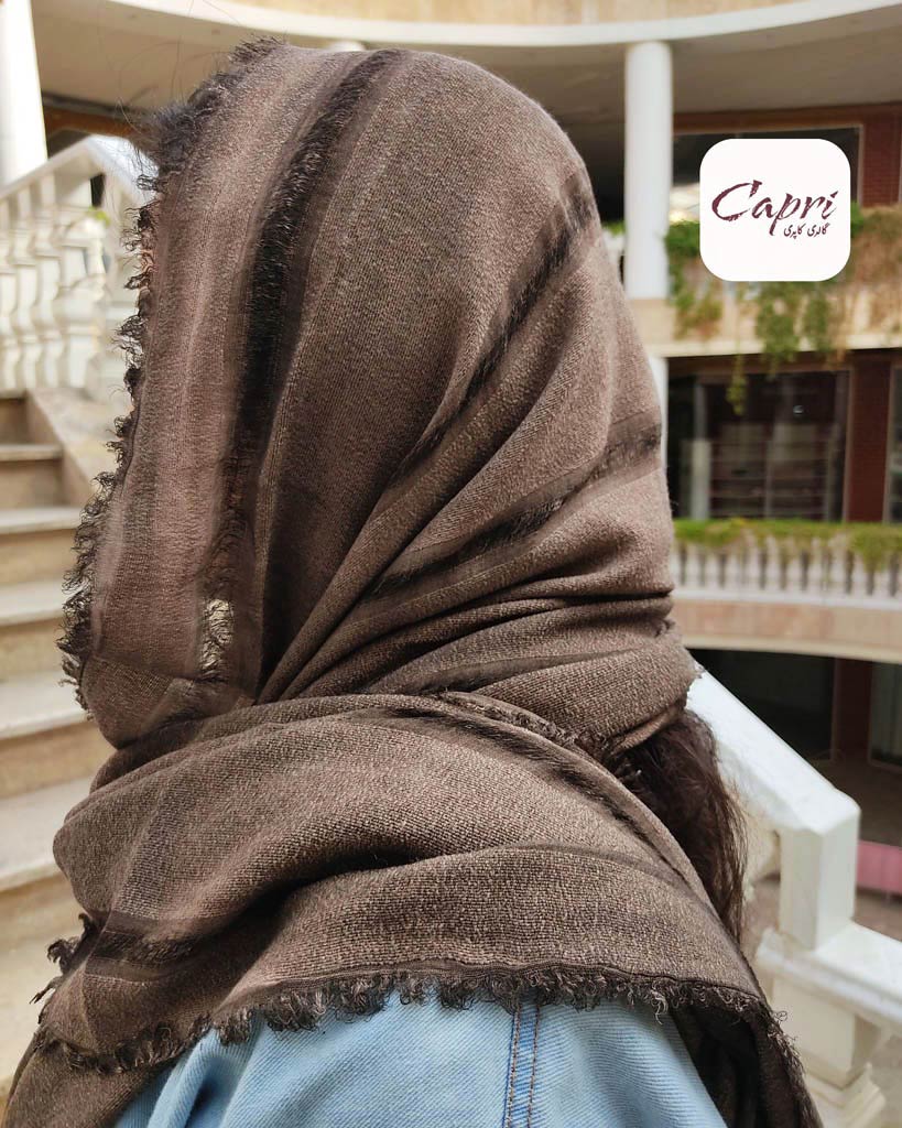 شال پاییزه کنفی زاپ‌دار دورریش با بافت خاص و کیفیت بالا، مناسب استایل پاییزه و استفاده روزمره. خرید شال‌های خاص و ترندی از گالری کاپری.